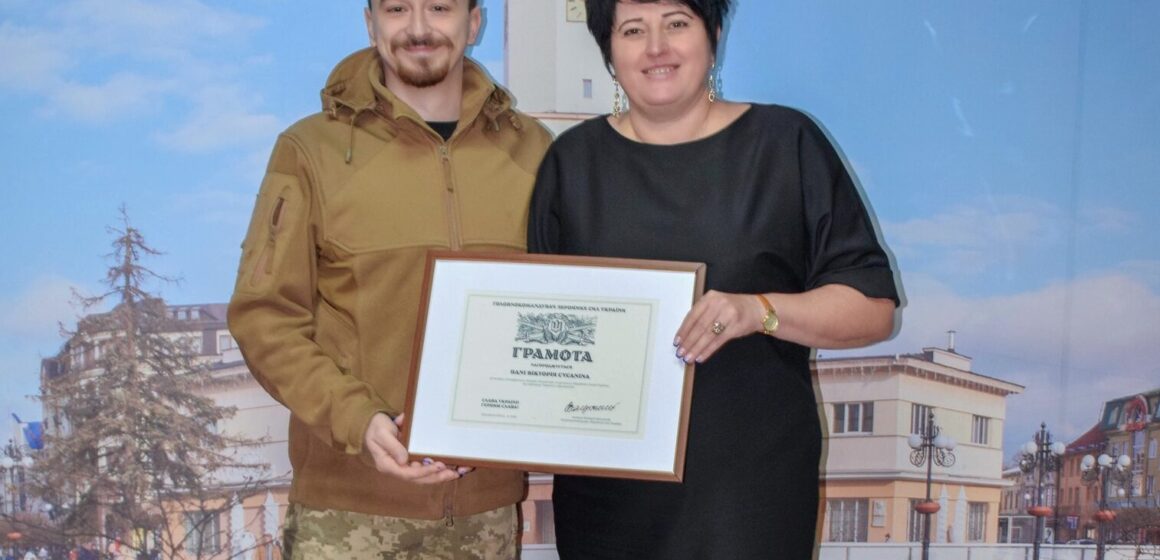 Заступниця міського голови Івано-Франківська отримала грамоту від Валерія Залужного