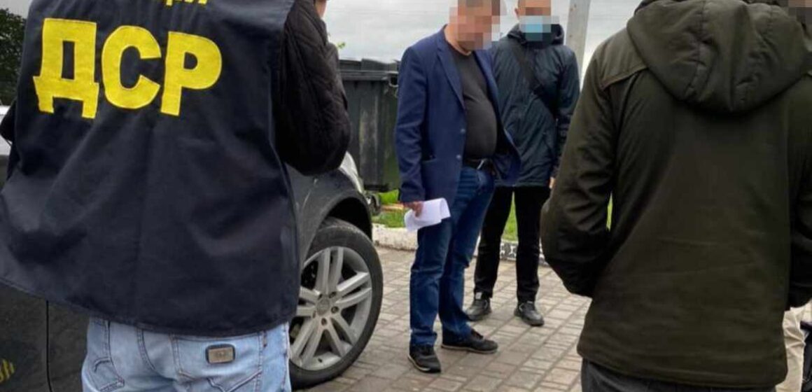 Вимагав хабар: експосадовцю Держекоінспекції Карпатського округу присудили 5 років 5 місяців за ґратами з конфіскацією майна