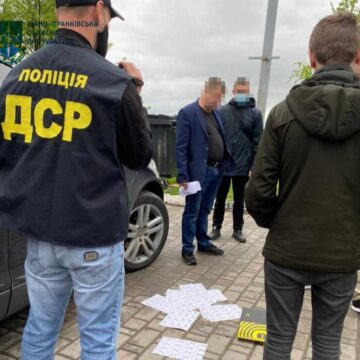 Вимагав хабар: експосадовцю Держекоінспекції Карпатського округу присудили 5 років 5 місяців за ґратами з конфіскацією майна