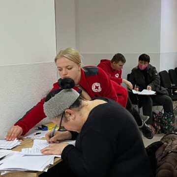 До процесу реєстрації на грошову допомогу від Червоного Хреста долучився Благодійний фонд “Право на захист”