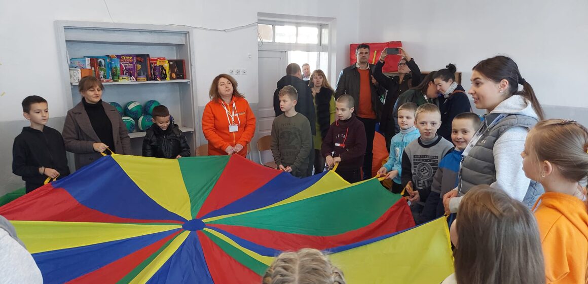 Завдяки швейцарському фонду, в Тлумацькому ліцеї облаштували ігровий майданчик та активний і освітній простір Завдяки швейцарському фонду, в Тлумацькому ліцеї облаштували ігровий майданчик та активний і освітній простір