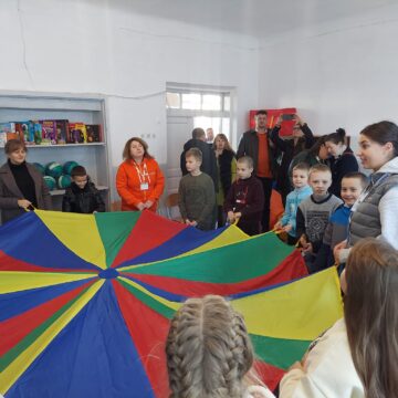 Завдяки швейцарському фонду, в Тлумацькому ліцеї облаштували ігровий майданчик та активний і освітній простір