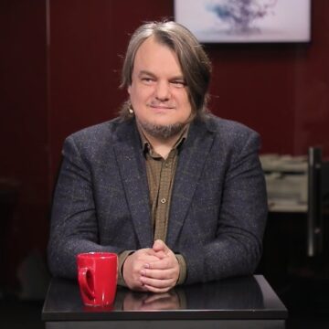 Валерій Залужний нагородив франківського лікаря-волонтера Михайла Пустовойта нагрудним знаком «За сприяння війську»