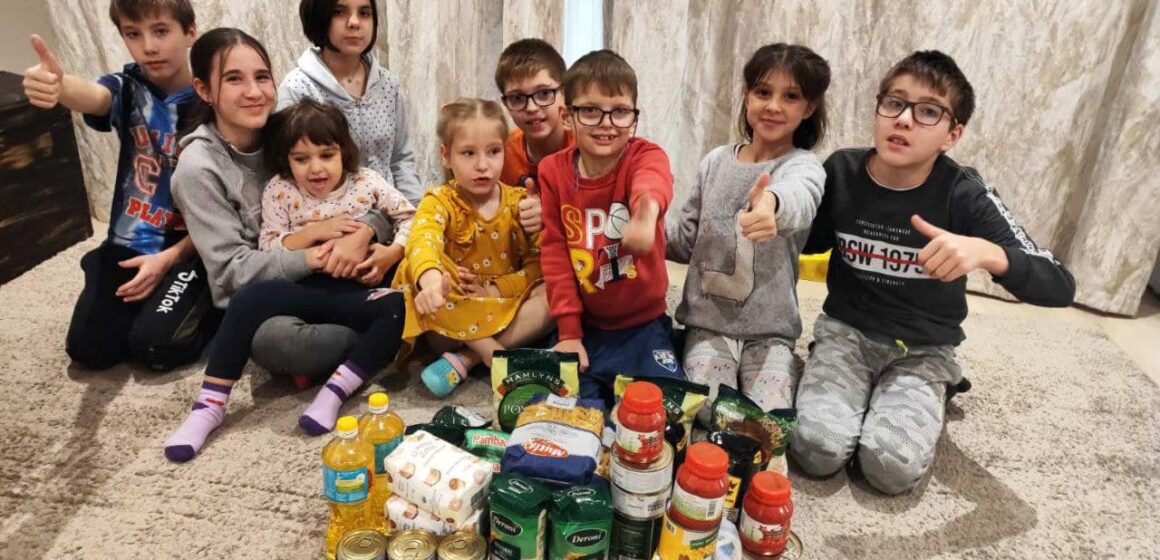 До різдвяних свят у Коломиї роздали потребуючим 270 продуктових наборів (ФОТО)