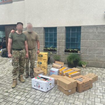 Шість тонн гуманітарної допомоги військовим передав Єдиний центр надання соціальних та реабілітаційних послуг міста Коломиї Шість тонн гуманітарної допомоги військовим передав Єдиний центр надання соціальних та реабілітаційних послуг міста Коломиї