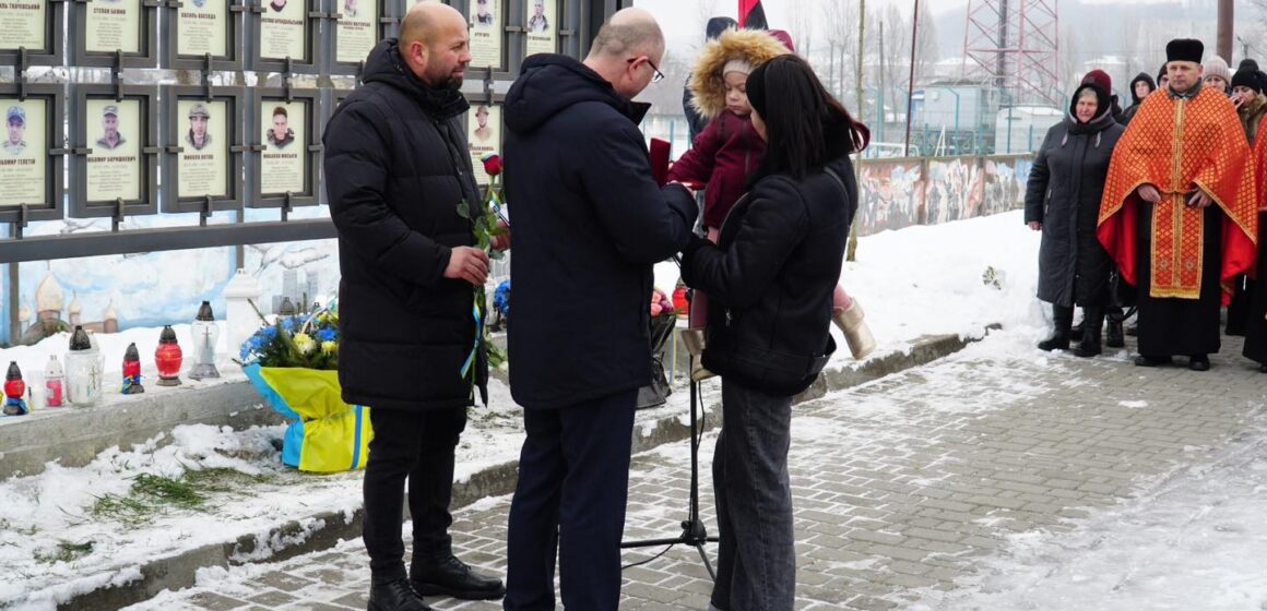 Родичам загиблих захисників з Галицької громади вручили обласні та державні нагороди (ФОТО)