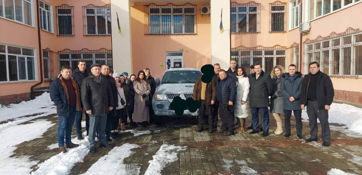 Колектив Долинського суду придбав та передав на фронт черговий автомобіль (ФОТО)