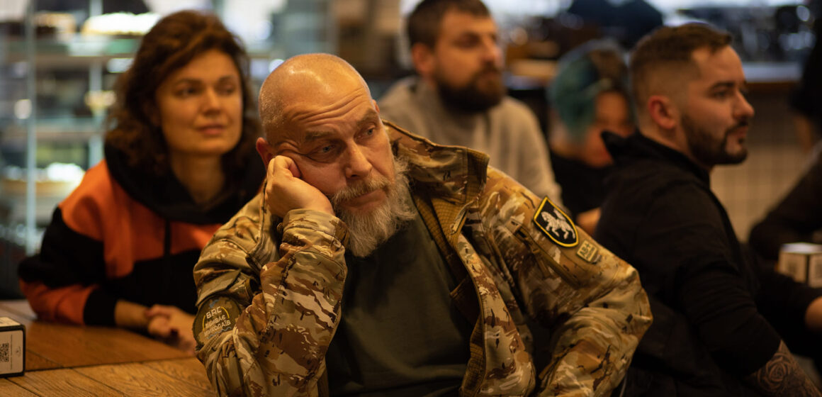 В Івано-Франківську воїни, медики та митці обговорили, як зменшити соціальну дистанцію між військовими та цивільними (ФОТО)
