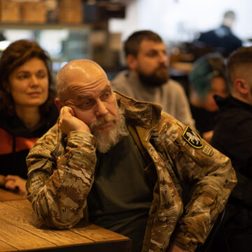 В Івано-Франківську воїни, медики та митці обговорили, як зменшити соціальну дистанцію між військовими та цивільними (ФОТО)