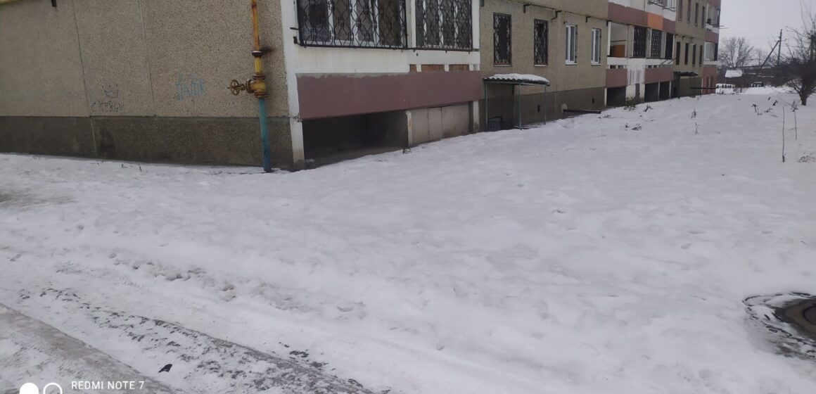 У Бурштині за неналежне розчищення територій від снігу оштрафували комунальне підприємство та управителя багатоповерхівок
