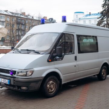 Із Прикарпаття на передову передали карету “швидкої” та три тепловізори (ФОТО)