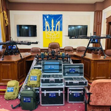 Прикарпатські поліцейські закупили вісім безпілотників для захисників (ФОТО)