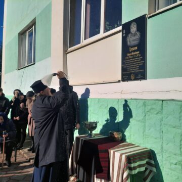 На фасаді Верховинського ліцею відкрито меморіальну дошку Миколі Проданюку (ФОТО)