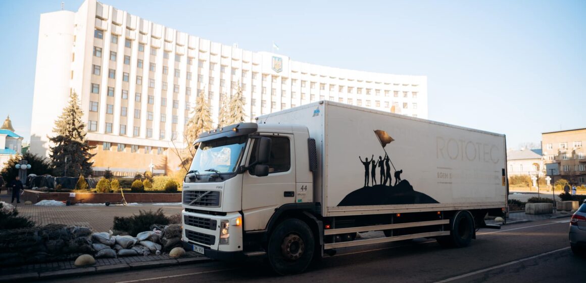 За сприяння благодійників з Прикарпаття передали на передову дві вантажівки (ФОТО)