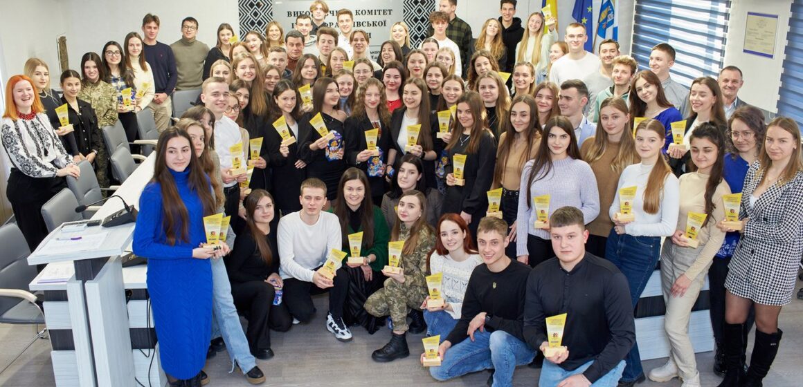 Сто кращих студентів франківських університетів щомісяця отримуватимуть стипендії від міста