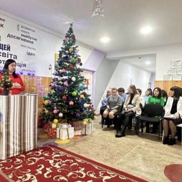 У Назавизівському ліцеї Надвірнянської громади зібрали майже 22 тисячі гривень під час аукціону