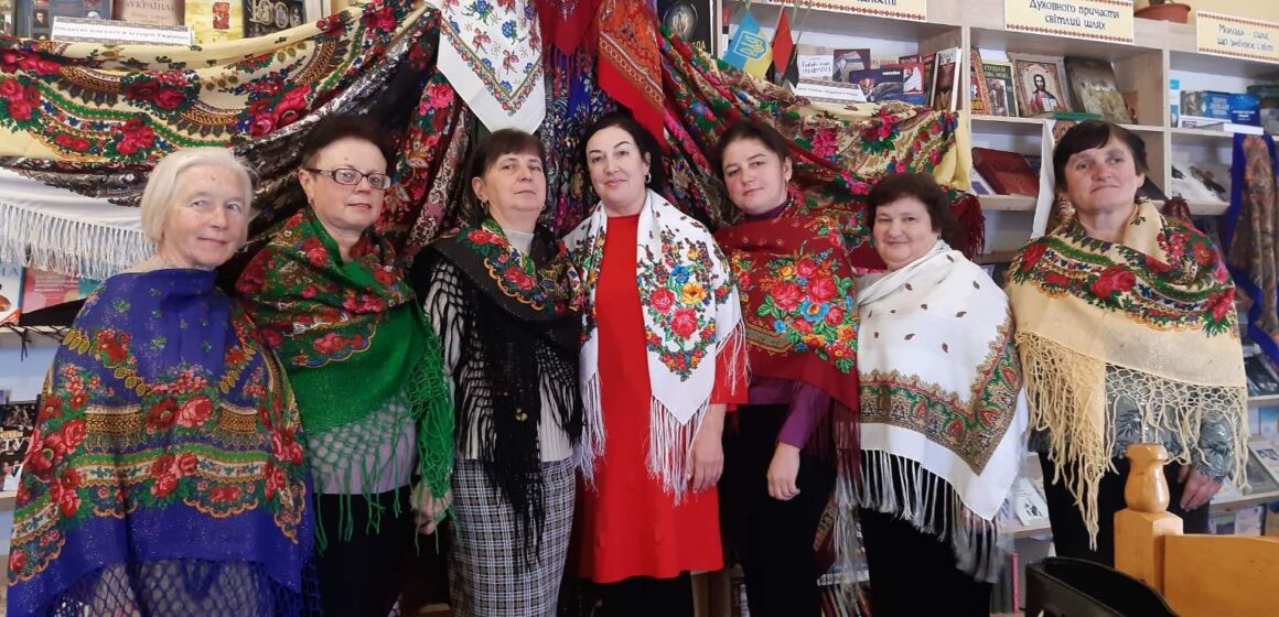 Як в Делятині хустки заплітали…