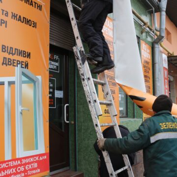У Коломиї борються із незаконно встановленою рекламою