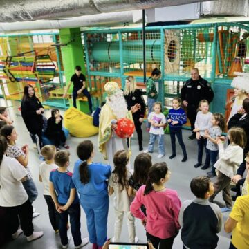 Казкова зустріч із Миколаєм: прикарпатські правоохоронці провели свято для діток