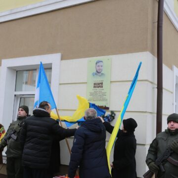 В Івано-Франківську відкрили анотаційну дошку керівникові франківського “Пласту” Назарію Лугарєву