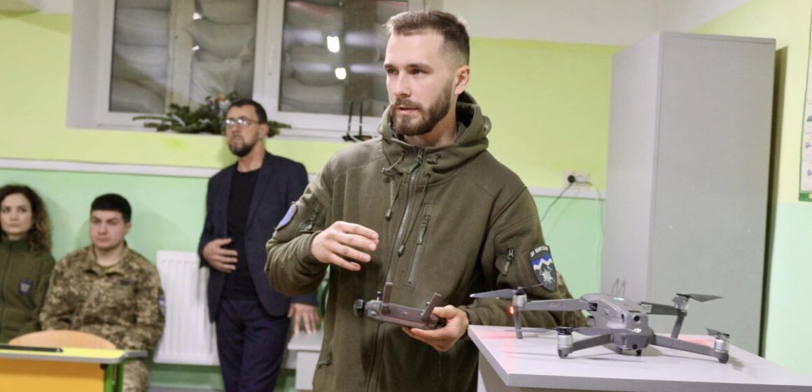 У Коломийському ліцеї № 5 оновили класи іноземних мов та захисту України