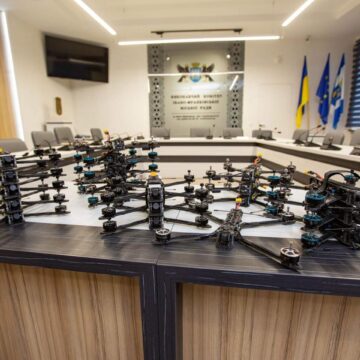 За місячну зарплату мера та його заступників в Івано-Франківську придбали 20 FPV-дронів