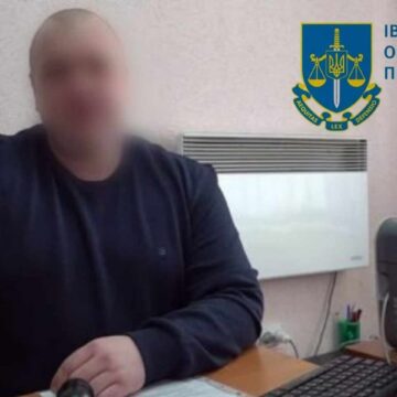 На Прикарпатті до 10 років за ґратами засуджено жителя Херсонщини, який керує “пенсійним фондом” у співпраці з окупантами