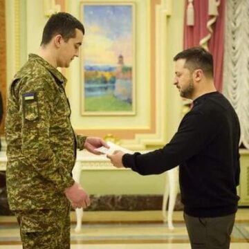 Родини Героїв України отримали квартири від Президента України