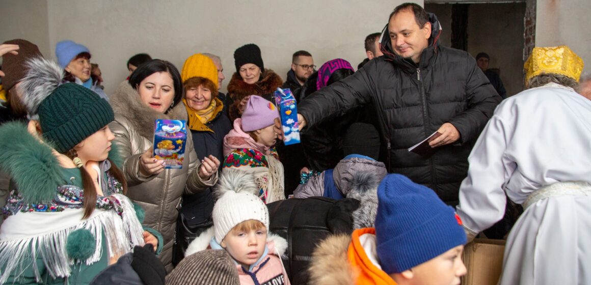 Міський голова Івано-Франківська завітав до малечі в церкву Святого Миколая, яку зводять на Валах