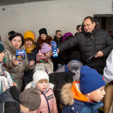 Міський голова Івано-Франківська завітав до малечі в церкву Святого Миколая, яку зводять на Валах