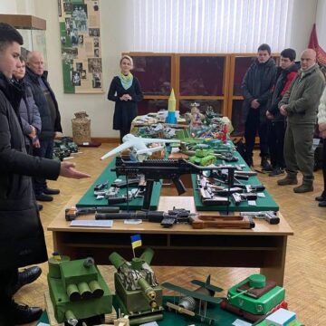 Вихованці позашкільних гуртків Прикарпаття презентували моделі військової техніки (ФОТО)