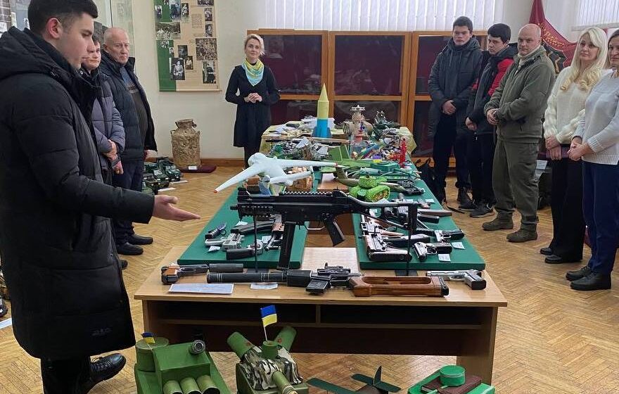 Вихованці позашкільних гуртків Прикарпаття презентували моделі військової техніки (ФОТО)