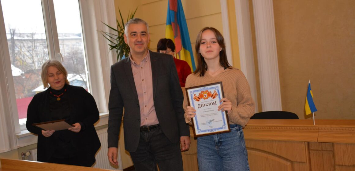 У Надвірній відзначили переможців конкурсу на краще есе на тему: “Гідність і свобода”