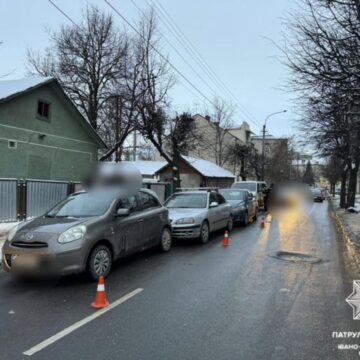 В Івано-Франківську нетверезий водій спричинив ДТП за участі чотирьох автомобілів