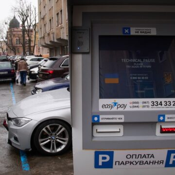 В Івано-Франківську збільшили кількість комунальних паркувальних майданчиків