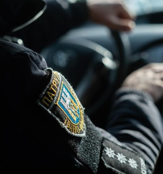 За вихідні патрульні виявили у чотирьох осіб, можливо, наркотичні речовини