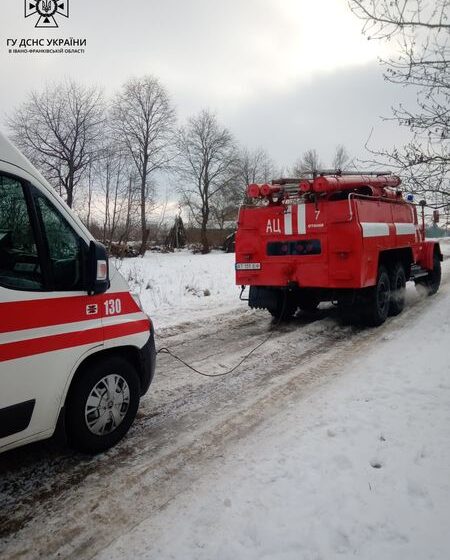 Рятувальники Коломийщини надали допомогу з буксирування автомобіля екстреної медичної допомоги, що їхав на виклик