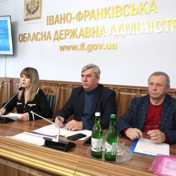 На засіданні обласної ради з питань протидії туберкульозу та ВІЛ-інфекції/СНІДу обговорили стан профілактики та лікування пацієнтів на Надвірнянщині