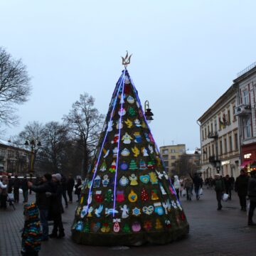 В Івано-Франківську відкрили “Ялинку Перемоги”