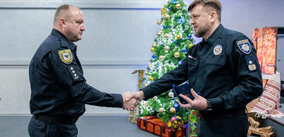Поліцейському з Прикарпаття вручили нагрудну відзнаку “Знак пошани”