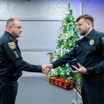 Поліцейському з Прикарпаття вручили нагрудну відзнаку “Знак пошани”