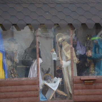 Різдвяна містерія: у Назавизові діє унікальна різдвяна шопка з рухомими фігурами (ФОТО)