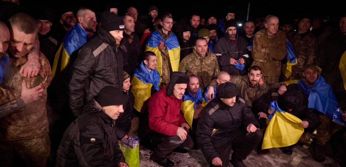 Найбільший обмін: з російського полону повернулись 230 українських захисників і захисниць