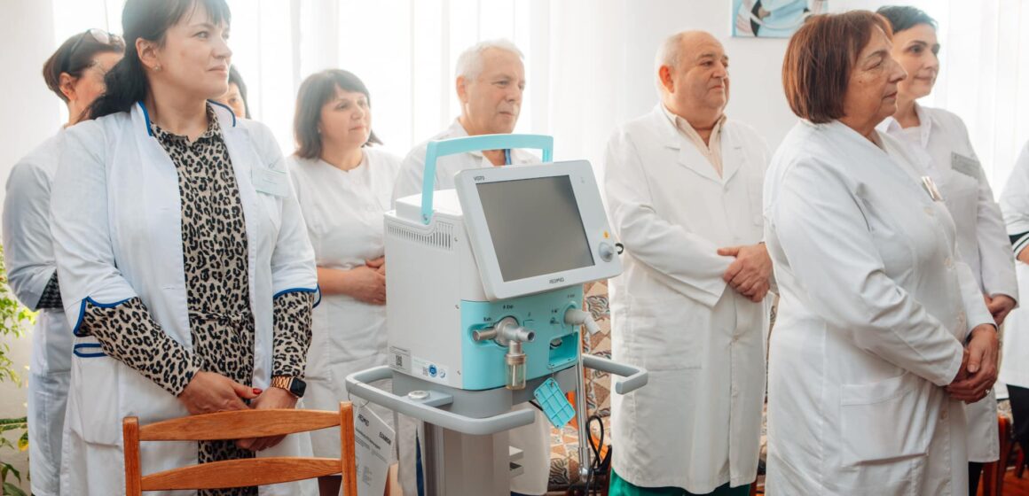 Очільниця Прикарпаття з робочим візитом відвідала Перегінську лікарню та передала закладу апарат ШВЛ (ФОТО)