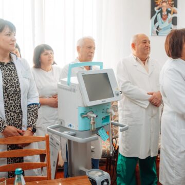 Очільниця Прикарпаття з робочим візитом відвідала Перегінську лікарню та передала закладу апарат ШВЛ (ФОТО)