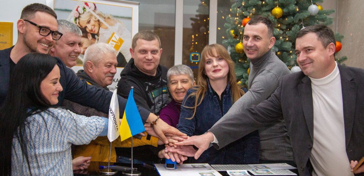 В Івано-Франківську погасили поштову марку, створену до сторіччя Сергія Параджанова