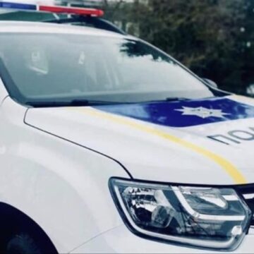 У маршрутному автобусі обікрав прикарпатку: франківські поліцейські оперативно затримала злодія