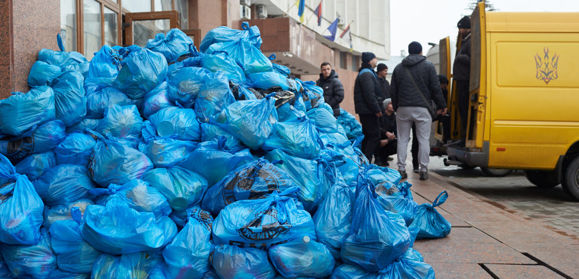 З Івано-Франківська відправили чотири мікроавтобуси з допомогою для херсонців (ФОТО)