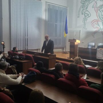 У Бурштині відбулось громадське обговорення з приводу облаштування Меморіалу Героїв у сквері Небесної Сотні