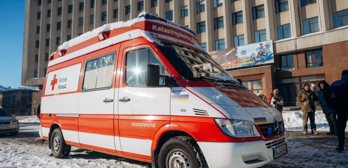 Для одного з прикарпатських госпіталів передали карету швидкої (ФОТО) Для одного з прикарпатських госпіталів передали карету швидкої (ФОТО)